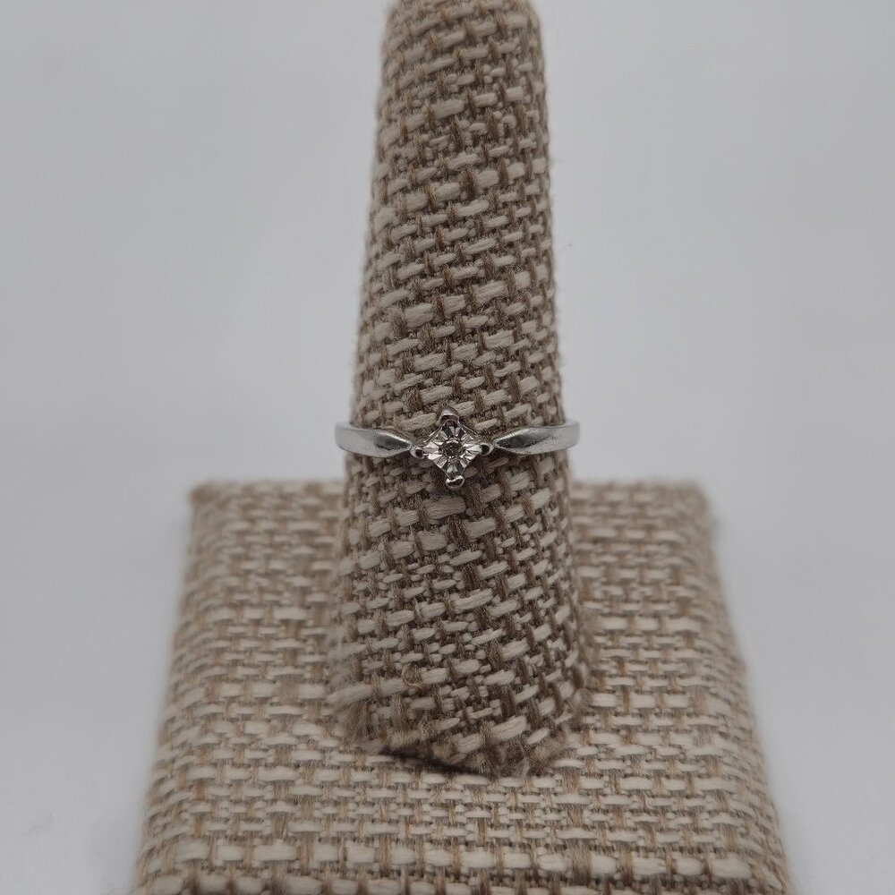 Size 8.5 Sterling Silver 2mm Small Diamond Ring A2566
